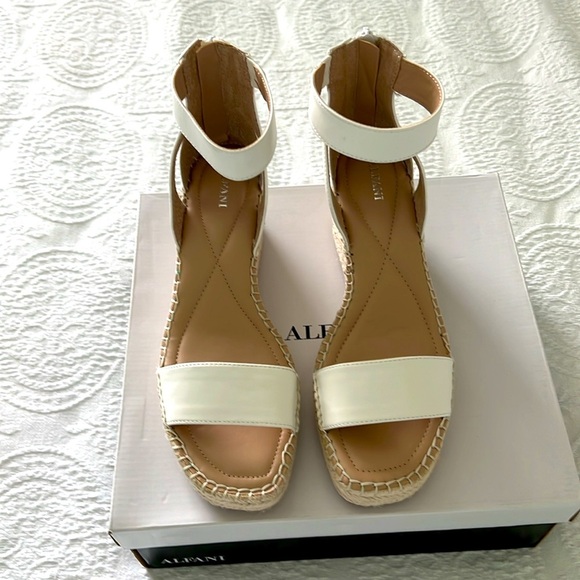 Alfani Women’s Cohjo Padded Insole White Wedge Sandals, Size 91/2 M. NEW - Picture 2 of 14